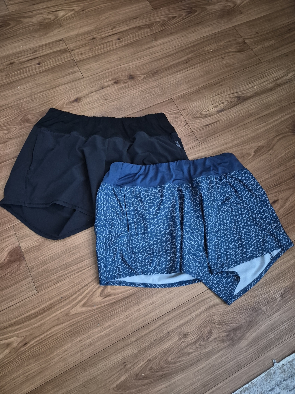 Oiselle Long Roga Shorts Bundle (2 Pairs) Size 8 Black & Teal Geometric Print